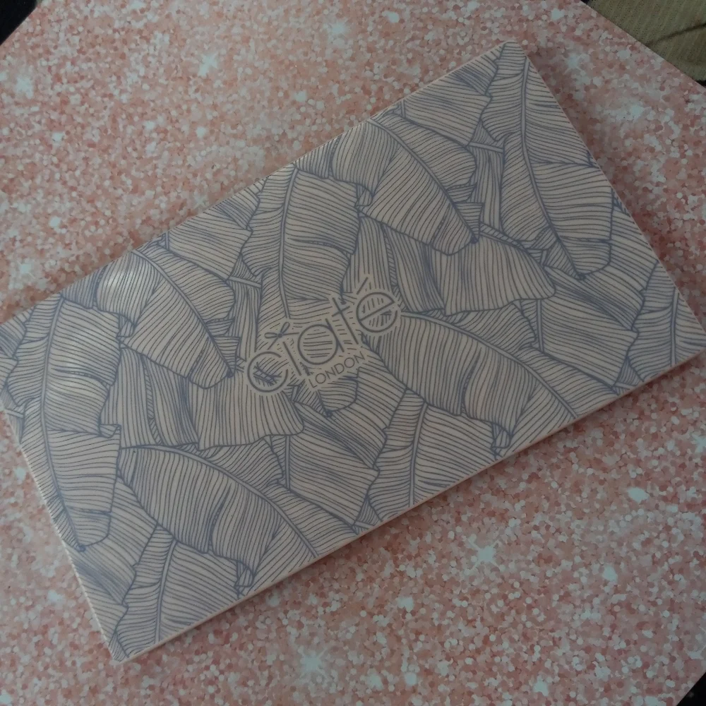Ciate' London 18 gorgeous shade XL eyeshadow palette!